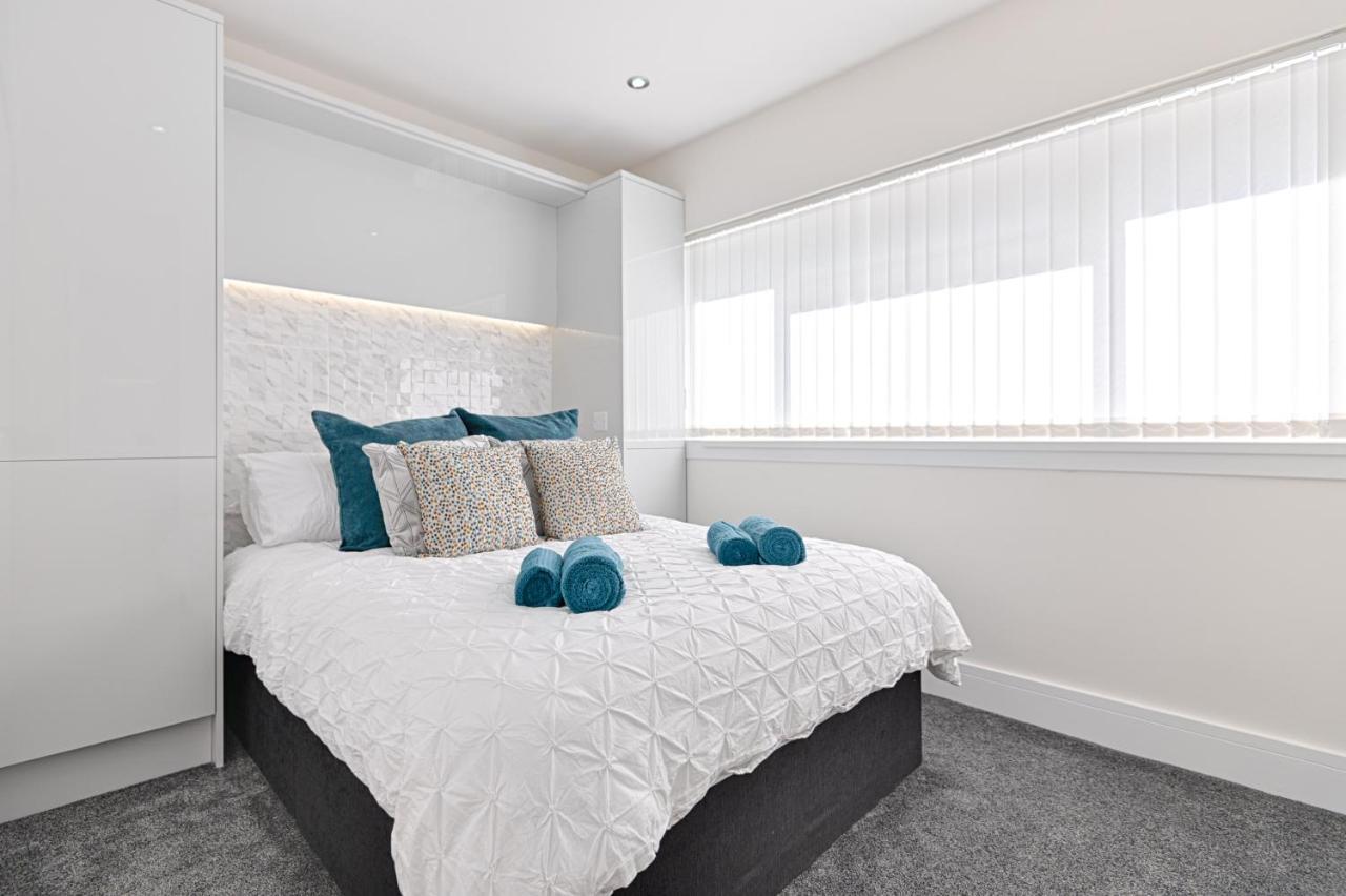 Luxury Property With Hot Tub And Sea Views Oystermouth Exteriör bild