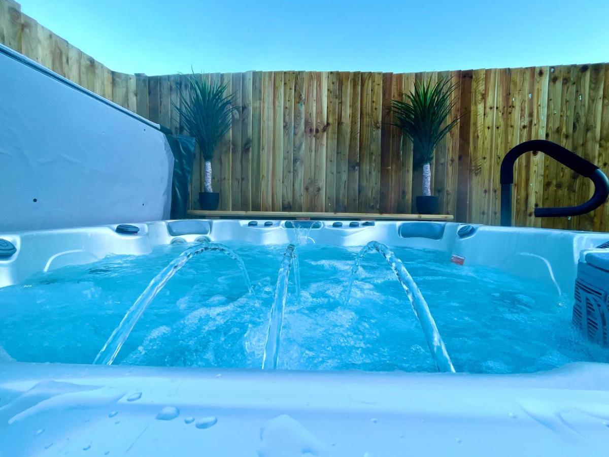 Luxury Property With Hot Tub And Sea Views Oystermouth Exteriör bild