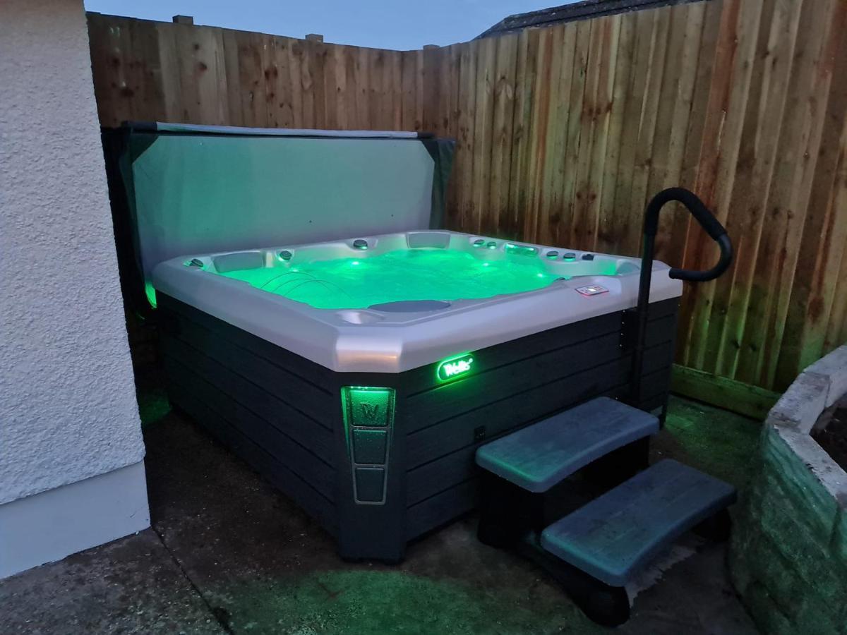 Luxury Property With Hot Tub And Sea Views Oystermouth Exteriör bild