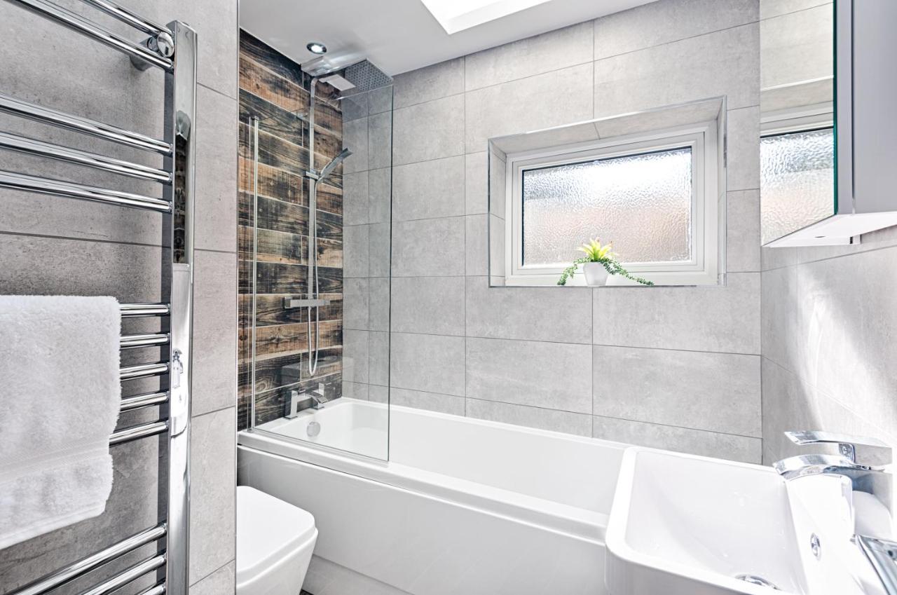 Luxury Property With Hot Tub And Sea Views Oystermouth Exteriör bild
