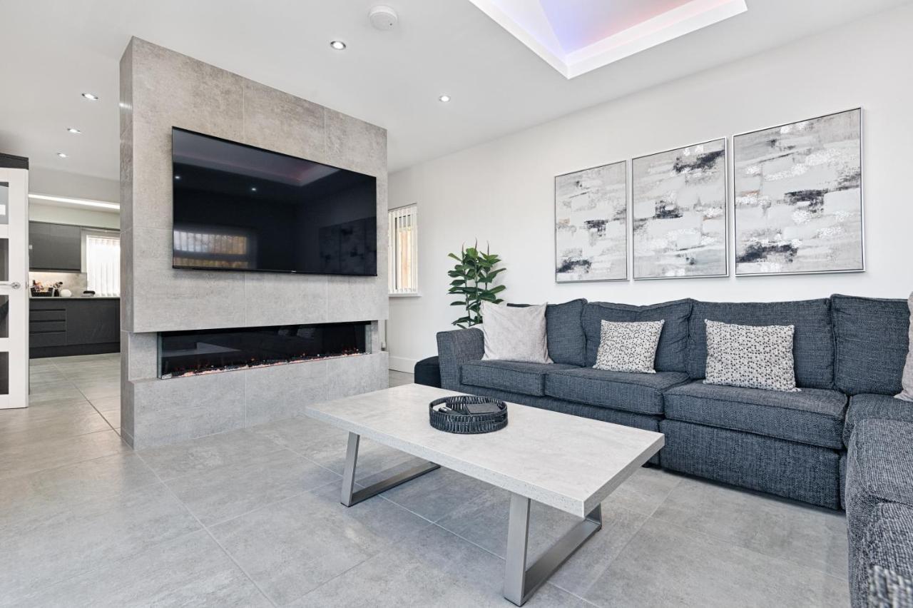 Luxury Property With Hot Tub And Sea Views Oystermouth Exteriör bild