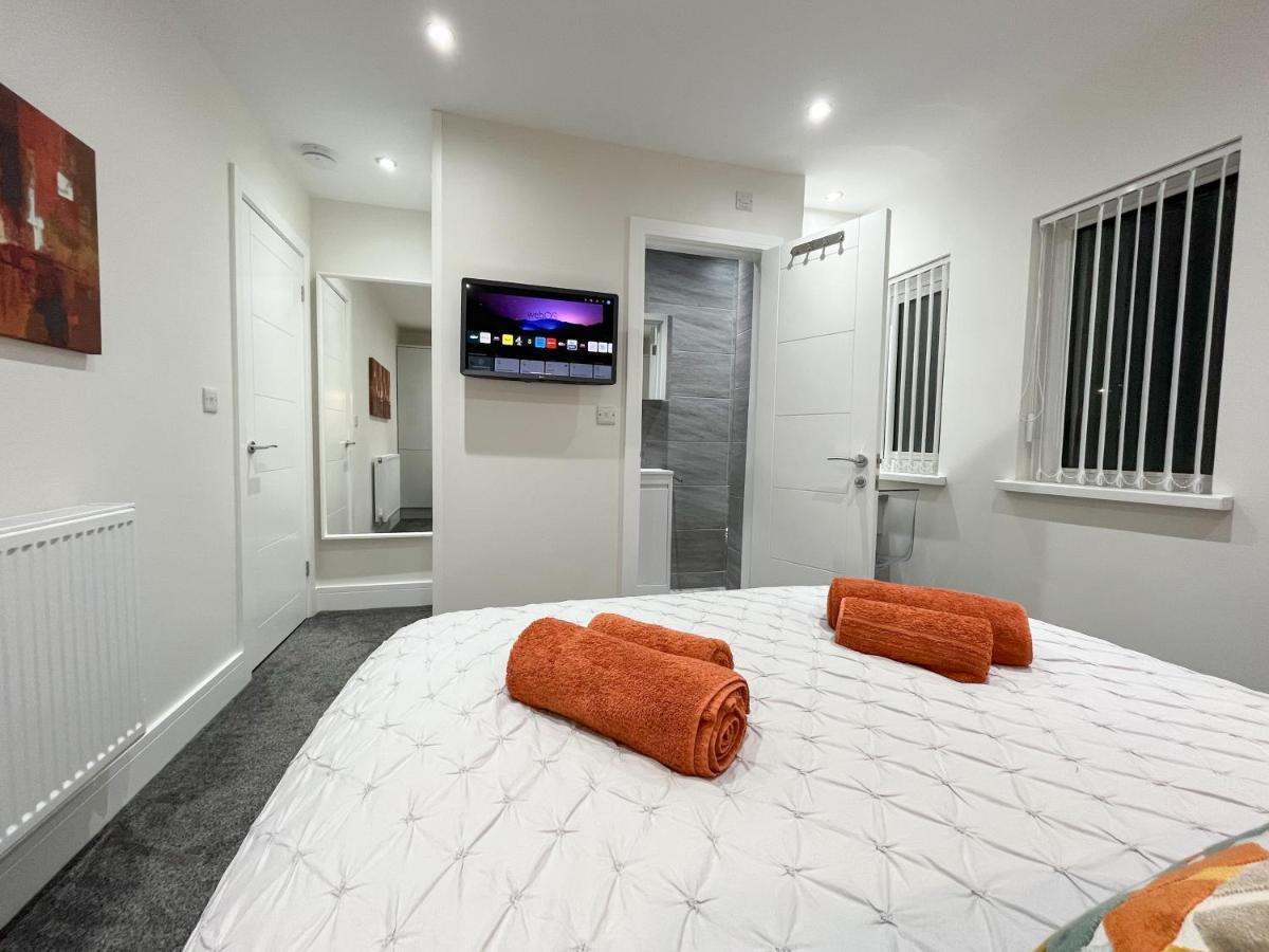 Luxury Property With Hot Tub And Sea Views Oystermouth Exteriör bild
