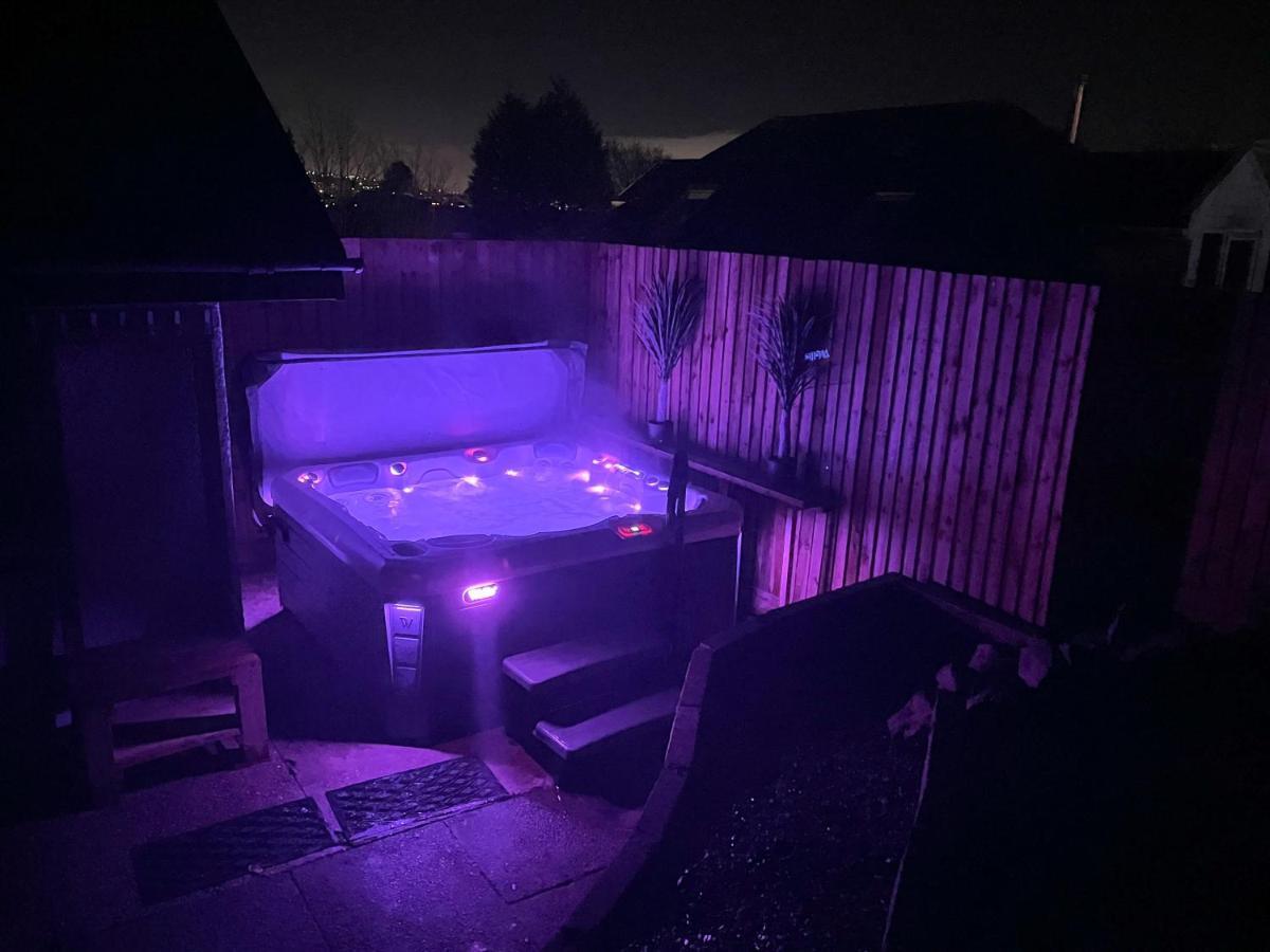 Luxury Property With Hot Tub And Sea Views Oystermouth Exteriör bild