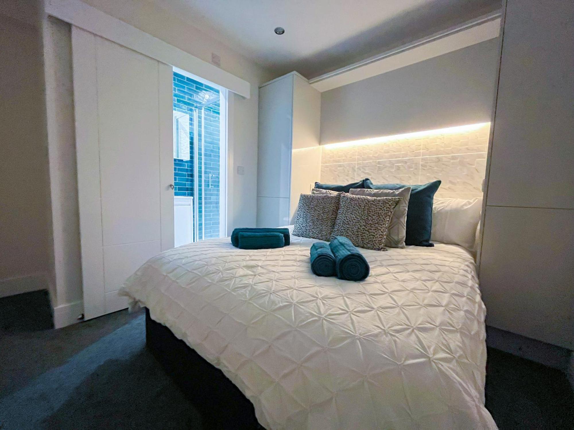 Luxury Property With Hot Tub And Sea Views Oystermouth Exteriör bild